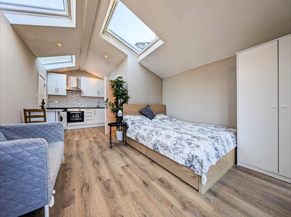 Studio Flat, Durnsford Road, SW19