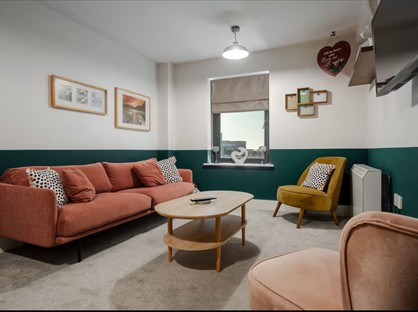 2 Bed Flat, Lydia Ann Street, L1