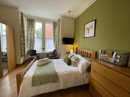 Studio Flat, Station Street, B64