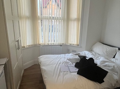 6 Bed Semi-Detached House, Waltham Road, UB2