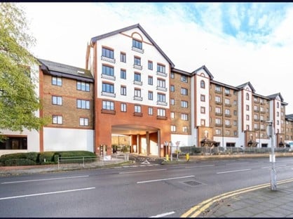 2 Bed Flat, Regents Court, KT2