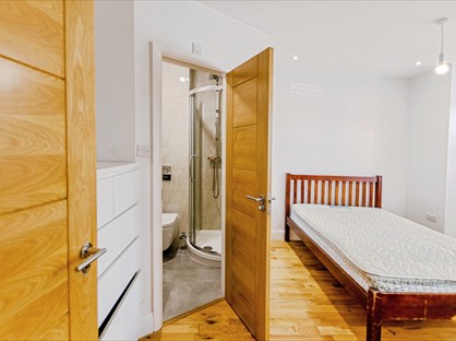 3 Bed Flat, Gladstone Park Gardens, NW2