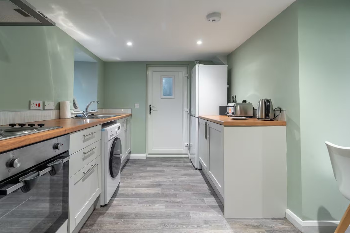 Lanark - 2 Bed Flat, Broomgate, ML11 - To Rent Now for £3,000.00 p/m