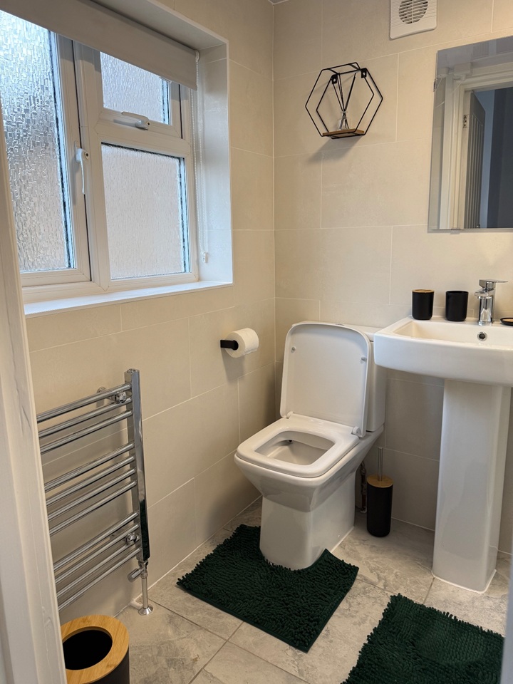 Additional image 3 of Room in a Shared House, Newport Terrace, OX26, N1 7GU