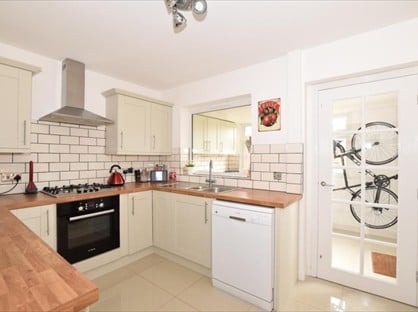 3 Bed Semi-Detached House, Maunsell Place, TN24