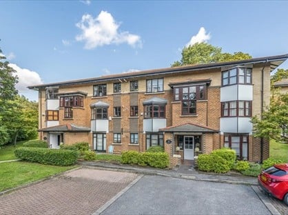 2 Bed Flat, Halley Gardens, SE13