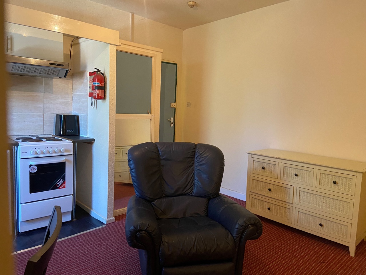 Studio Flat, Cross Flatts Grove, LS11 photo 3