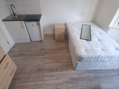 Studio Flat, Dorchester Waye, UB4