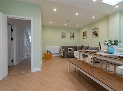 Room in a Shared House, York Road, GU22