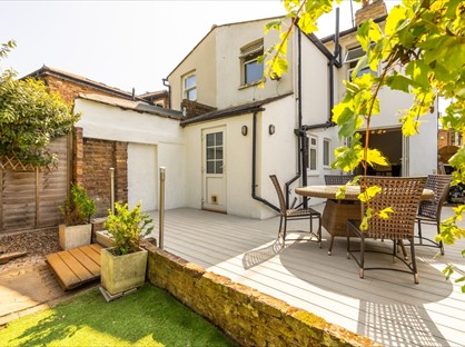 Room in a Shared House, Hawks Road, KT1