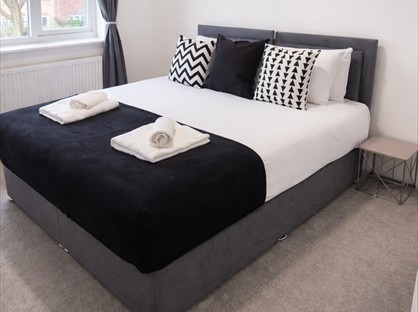3 Bed Terraced House, Varley Way, CR4