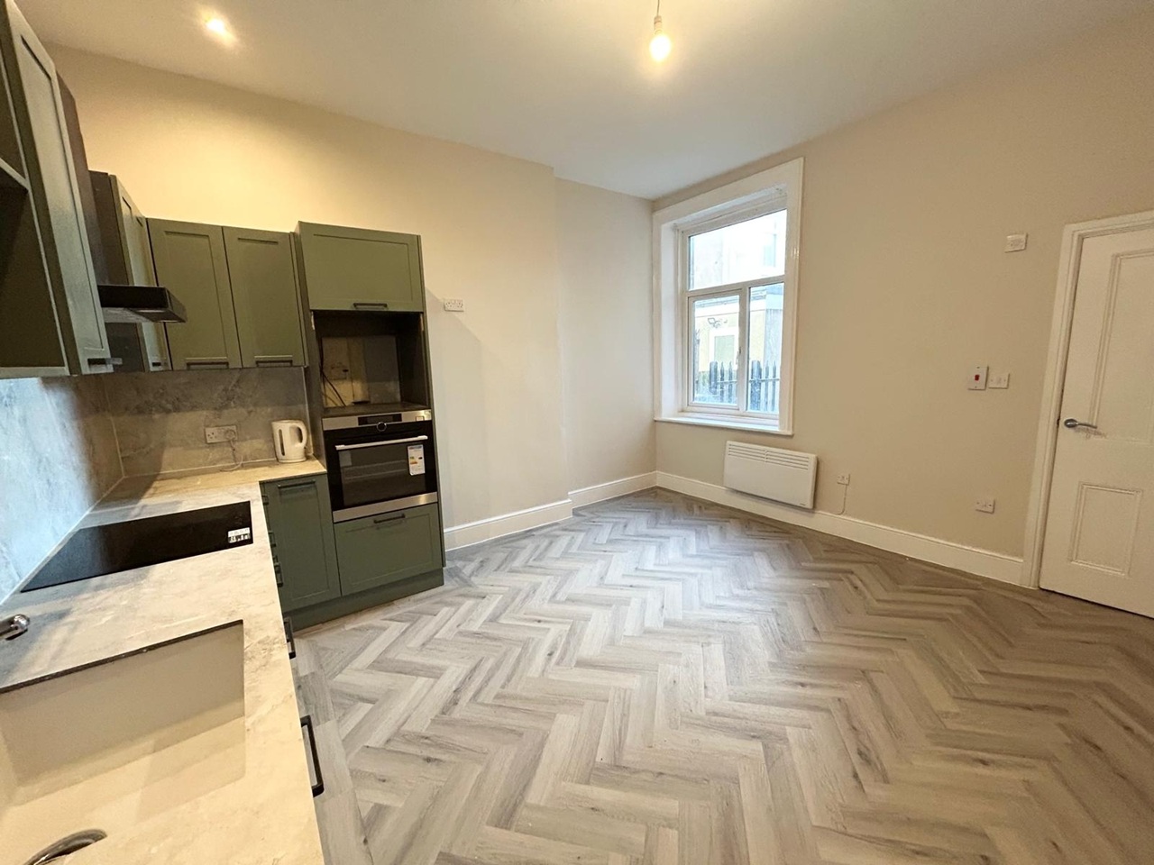 Blackpool - 1 Bed Flat, Withnell Road, FY4 - To Rent Now for £606.66 p/m