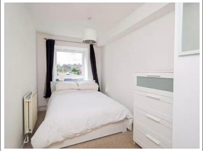 Room in a Shared Flat, Station Approach, SM2