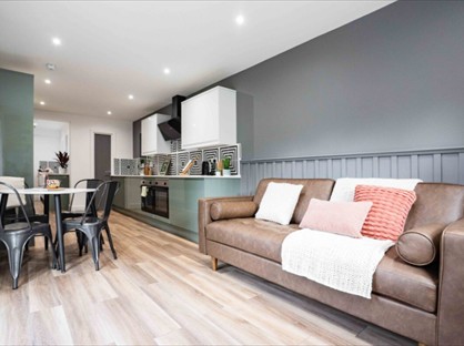 6 Bed Terraced House, St. James Road, PO19