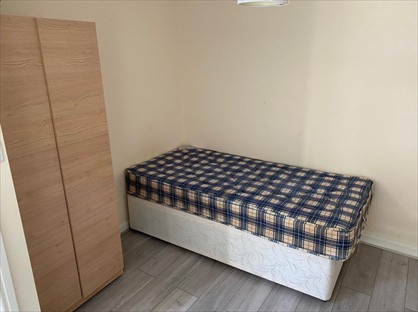 Studio Flat, Warley Avenue, RM8