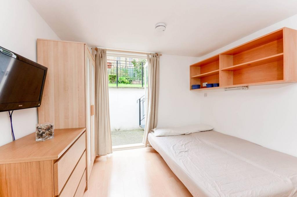 Studio Flat, West Cromwell Road, SW5 photo 4