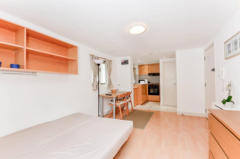 Studio Flat, West Cromwell Road, SW5 photo 5