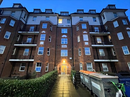 Bedsit, Sheila House, NW11
