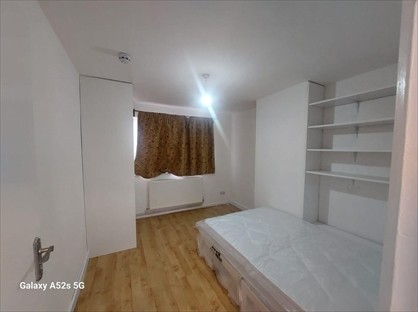 Room in a Shared House, Chandos Crescent, HA8