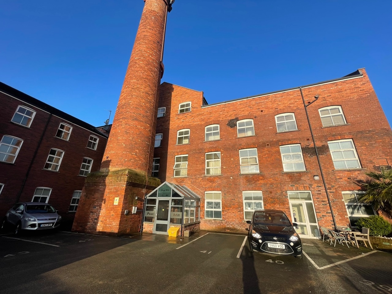 2 Bed Flat, Commercial Street, LS27, N1 7GU