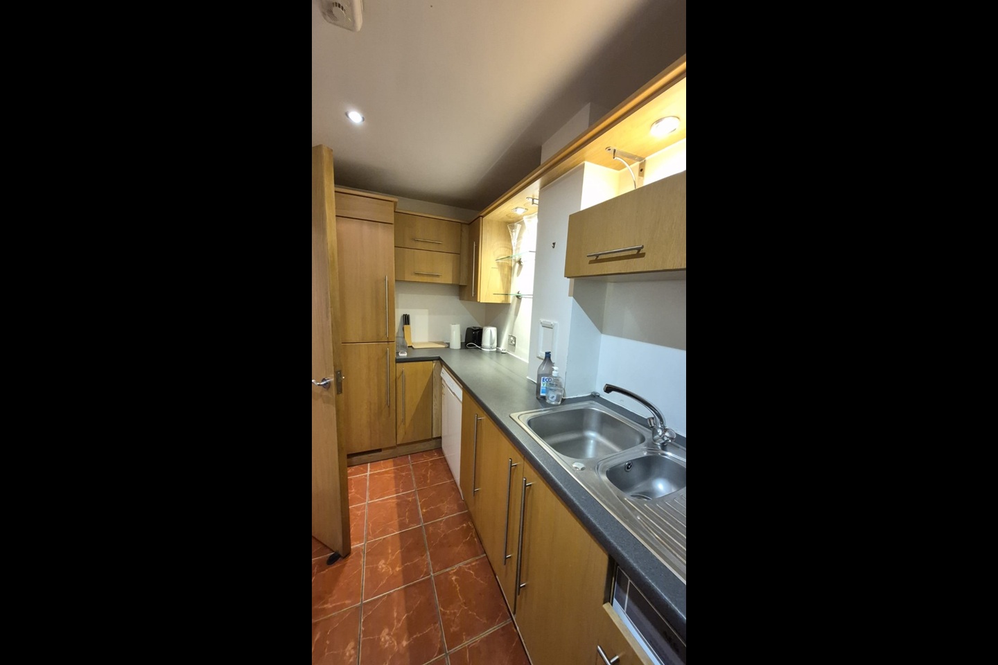 1 Bed Flat, Manor House Drive, CV1 photo 4
