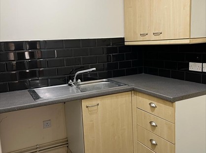 2 Bed Flat, St. James Gardens, RM6