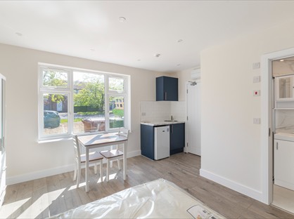 Studio Flat, Thornbury Gardens, WD6