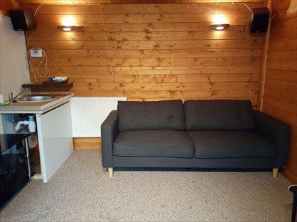 Room in a Shared House, Holman Road, KT19