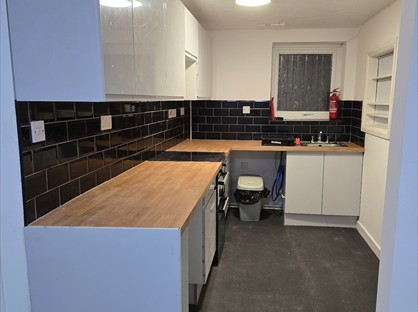 Studio Flat, Oxford Arcade, LL34