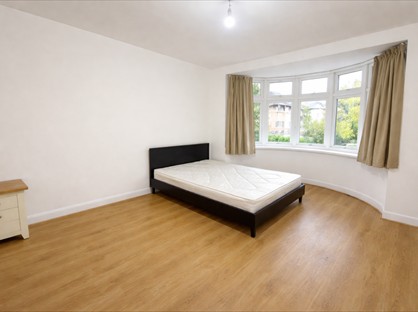 Room in a Shared Flat, South Park Drive, IG3