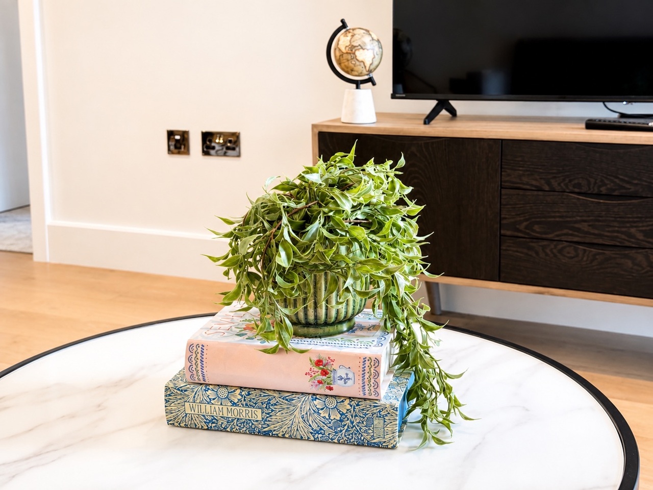 1 Bed Flat, Cascade Way, W12 photo 2