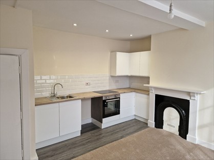 2 Bed Flat, High Street, DY13
