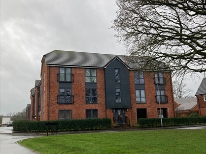 2 Bed Flat, Icarus Avenue, RH15