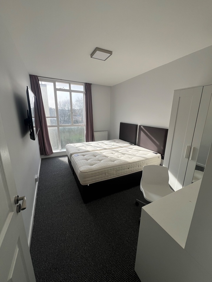 3 Bed Flat, Exeter House, W2 photo 3