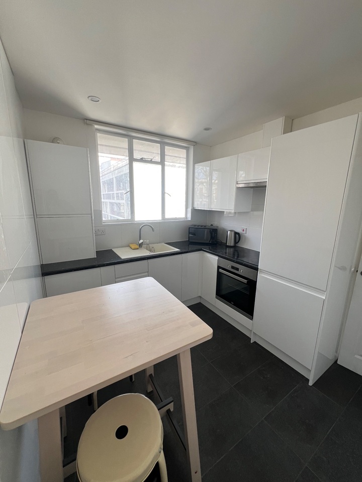 3 Bed Flat, Exeter House, W2