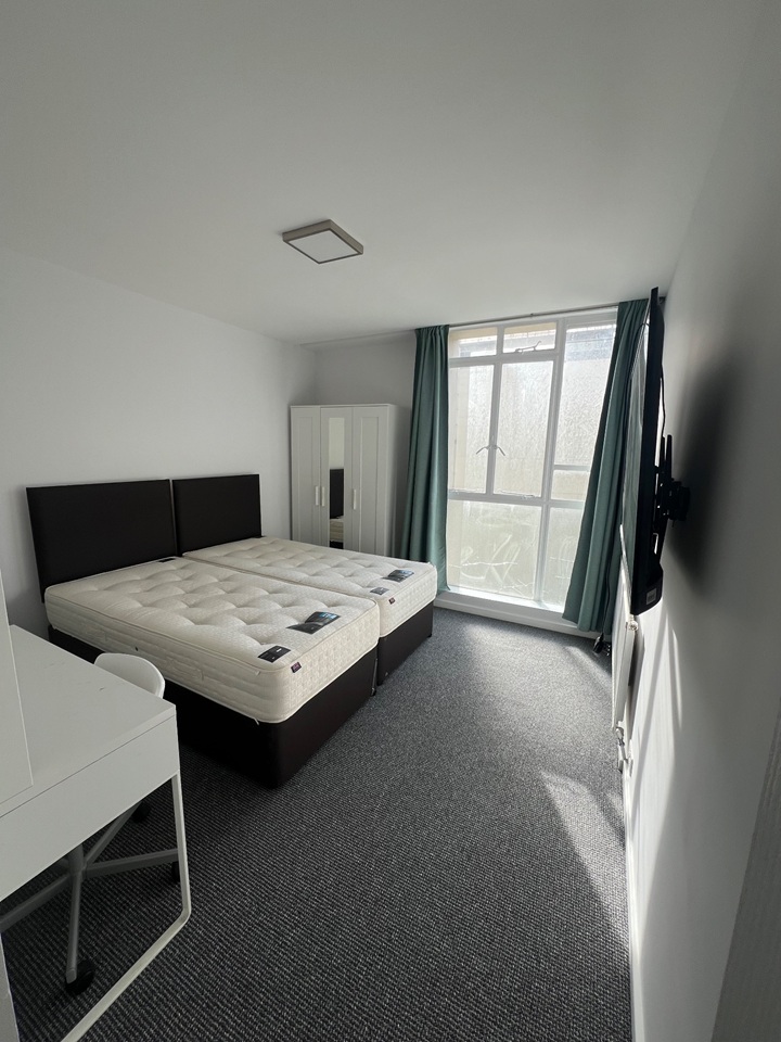 3 Bed Flat, Exeter House, W2 photo 5
