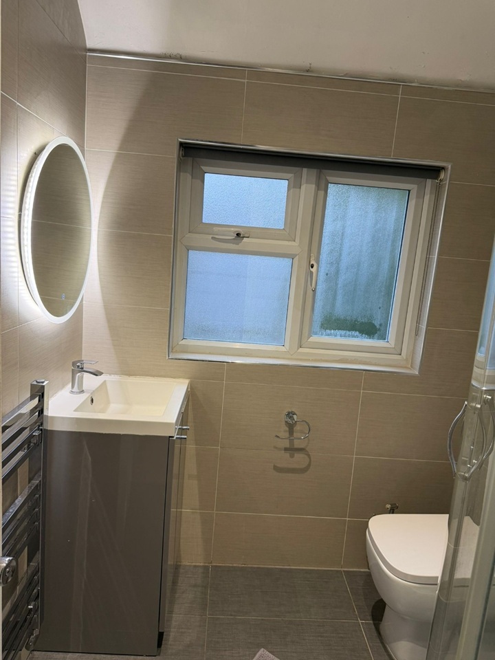 uxbridge-3-bed-semi-detached-house-clifton-gardens-ub10-to-rent