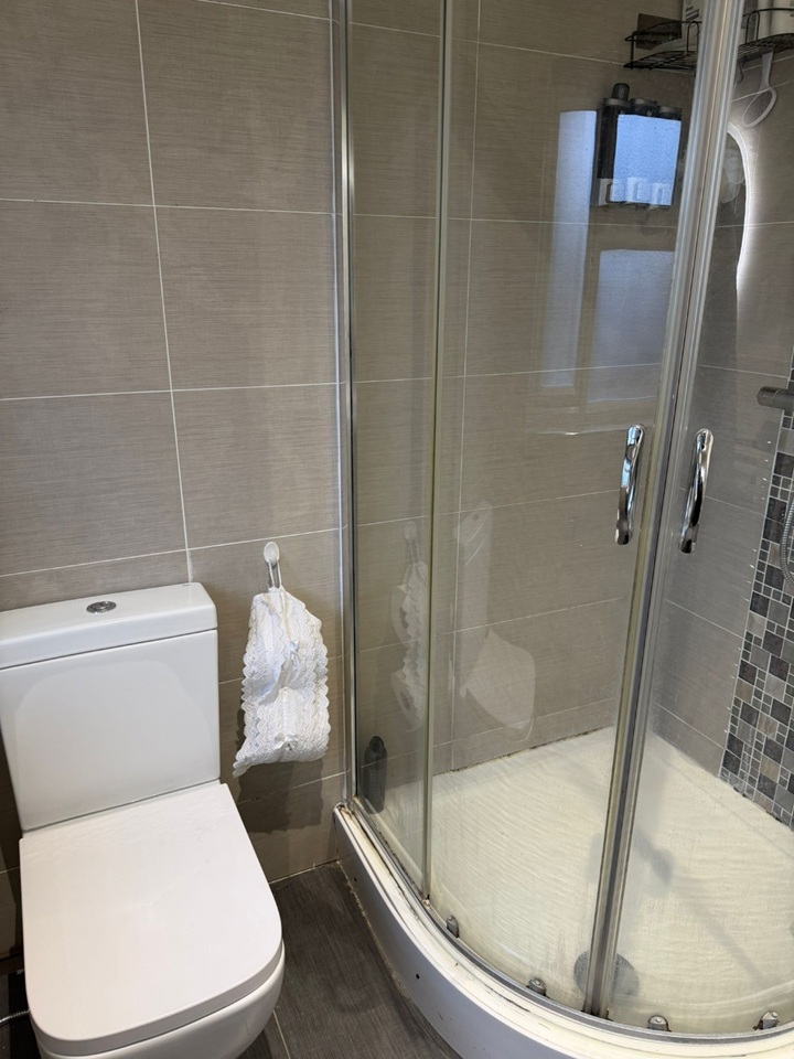 uxbridge-3-bed-semi-detached-house-clifton-gardens-ub10-to-rent