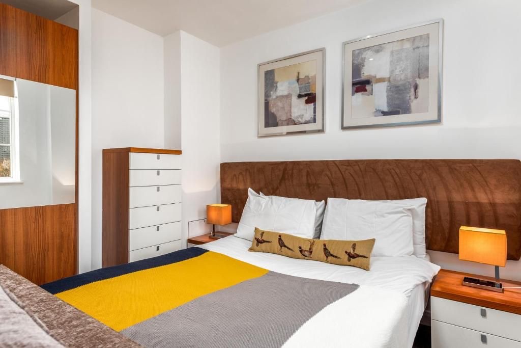 1 Bed Flat, Old Brompton Road, SW7 photo 2