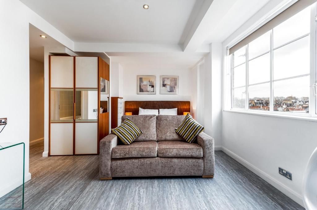 1 Bed Flat, Old Brompton Road, SW7 photo 3
