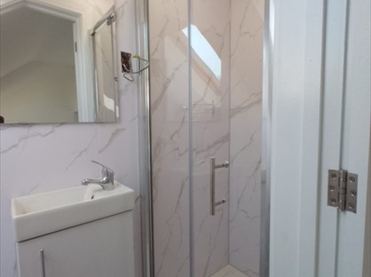 Studio Flat, Holly Bush Lane, TW12