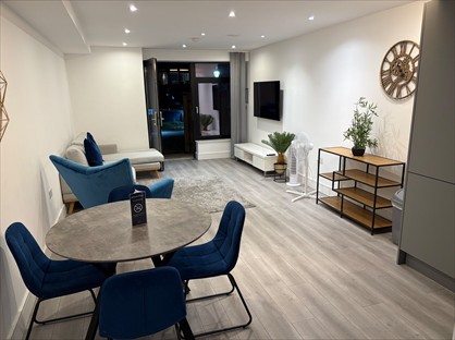 2 Bed Flat, Very Near Gilette Corner Area, TW8