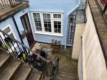 2 Bed Flat, Garden  Southleigh Road, BS8