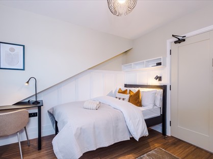 Studio Flat, Rochdale Old Road, BL9