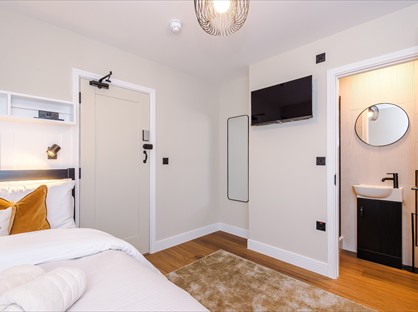 Studio Flat, Rochdale Old Road, BL9