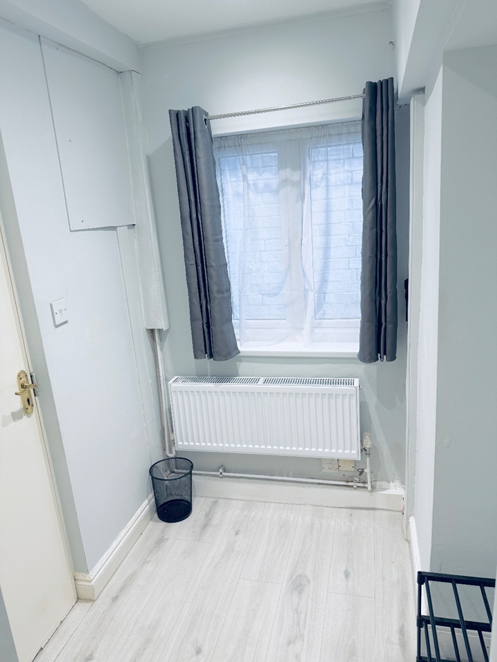 Additional image 8 of Studio Flat, Waylen Street, RG1, N1 7GU