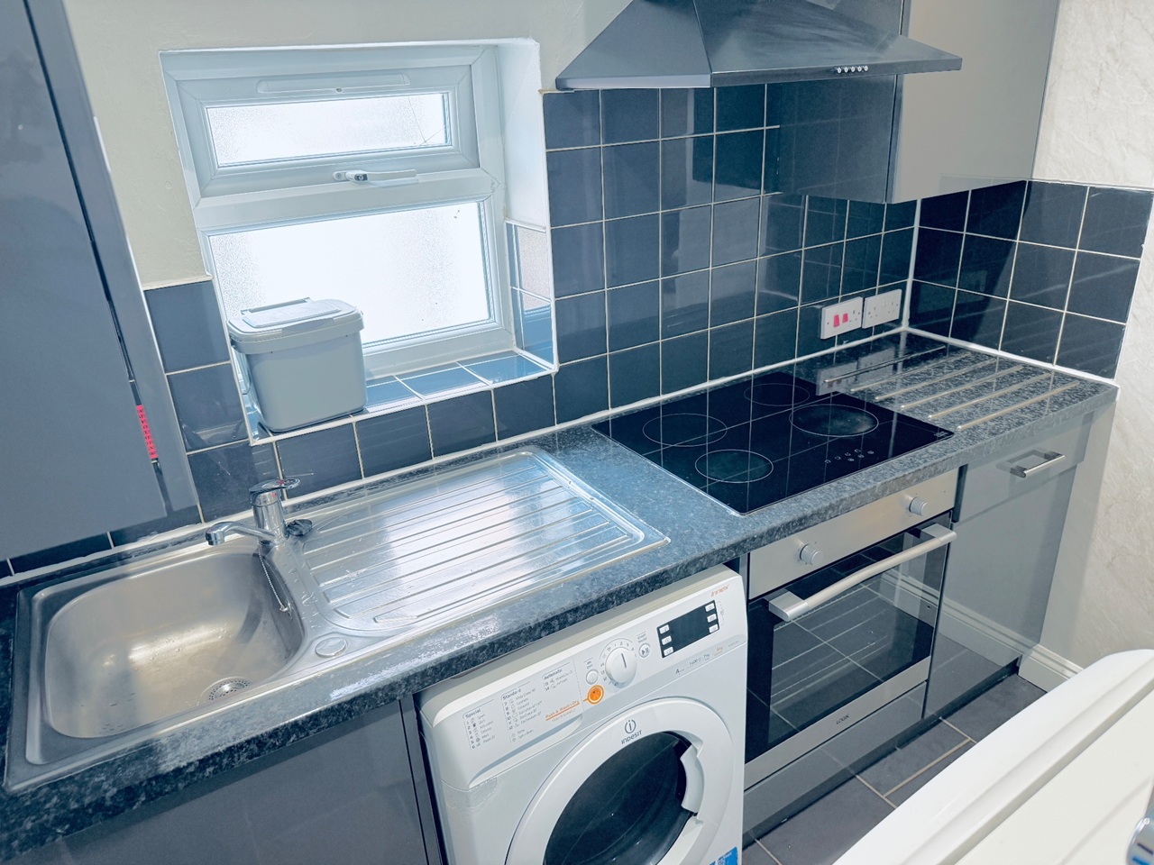 Additional image 2 of Studio Flat, Waylen Street, RG1, N1 7GU