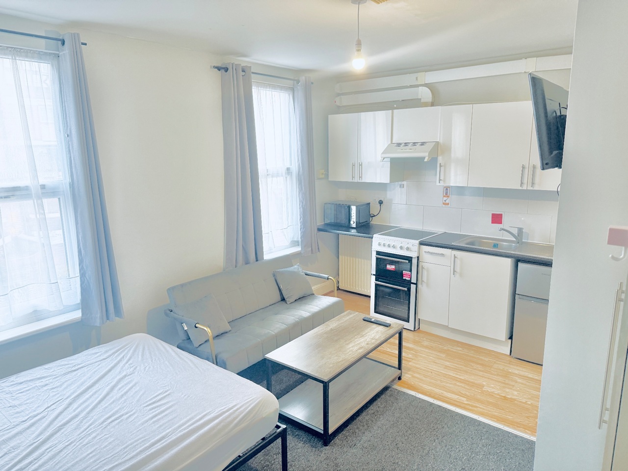 Studio Flat, Waylen Street, RG1