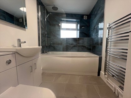 2 Bed Flat, The Square, SO41