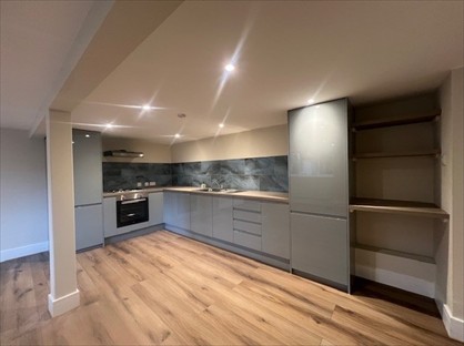 2 Bed Flat, The Square, SO41